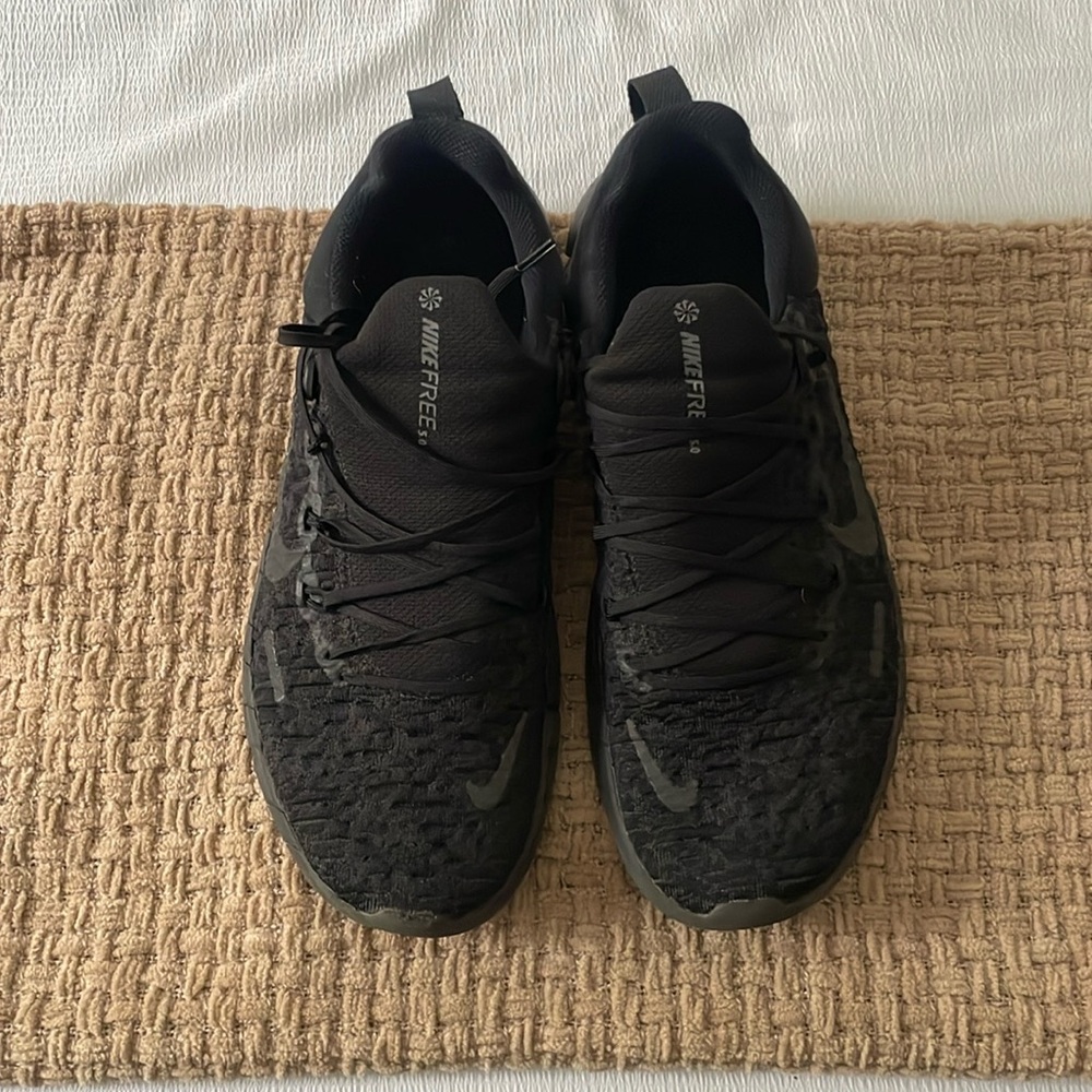 Men’s Used Nike free 5.0 Black running shoes size 10.5. Great condition